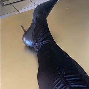Black Gashion knee high boot!